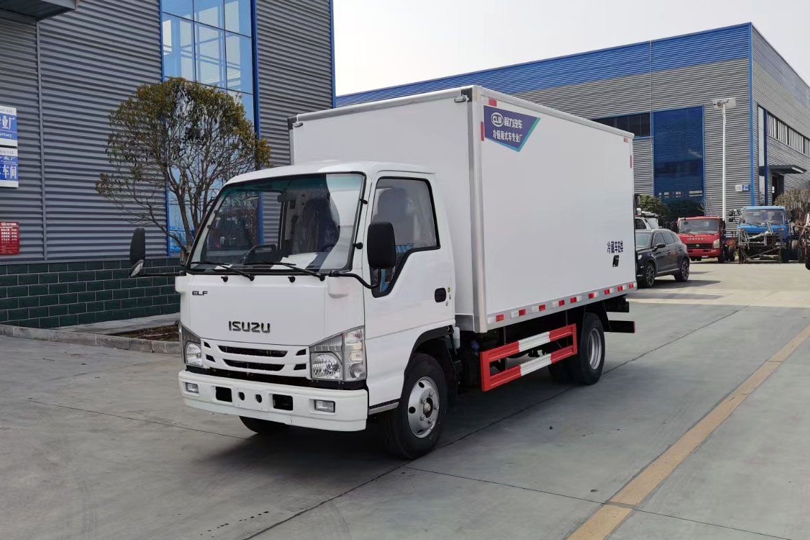 庆铃五十铃100P冷藏車(chē)